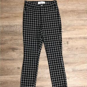 Hollister Black & Cream plaid pattern ultra high-rise pants size S
